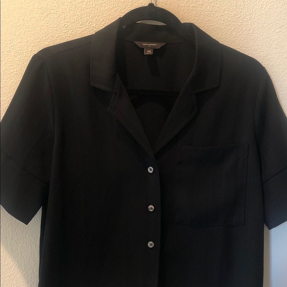 Banana Republic Black Short-Sleeve Button Front Shirt